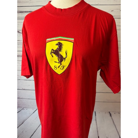 Scuderia Ferrari F1 size Medium Mens Shield T-Shirt Graphic Tee Shirt Vintage‎